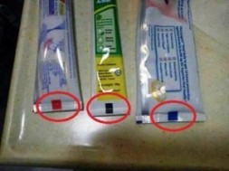 Ati observat vreodata ca fiecare tub de pasta de dinti are o culoare diferita in partea de jos?