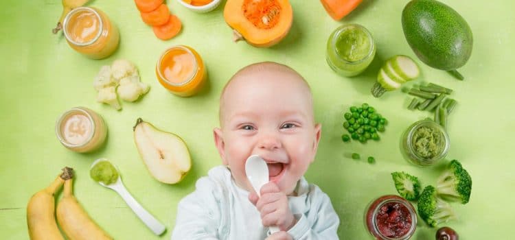 Cu ce hrănim bebelușul în primul anișor de viață